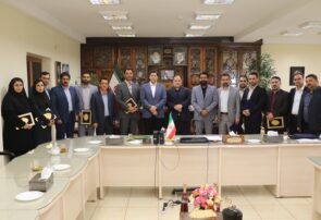 برگزار کنندگان جشنواره نوروزی شهرداری لاهیجان توسط فرماندار تجلیل شدند