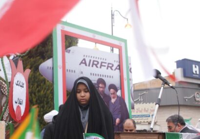 تنها دختر شهید مدافع امنیت، زنگ انقلاب را در کاشمر به صدا درآورد